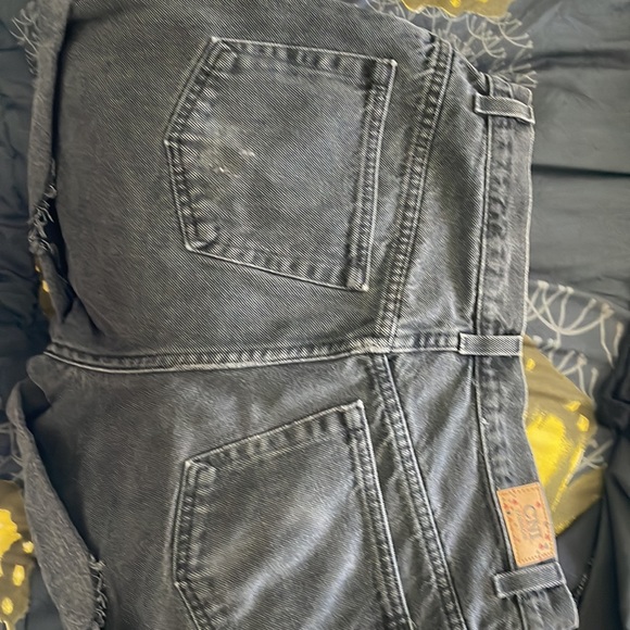 Casual Ripped CNI Jean Shorts - Picture 3 of 3